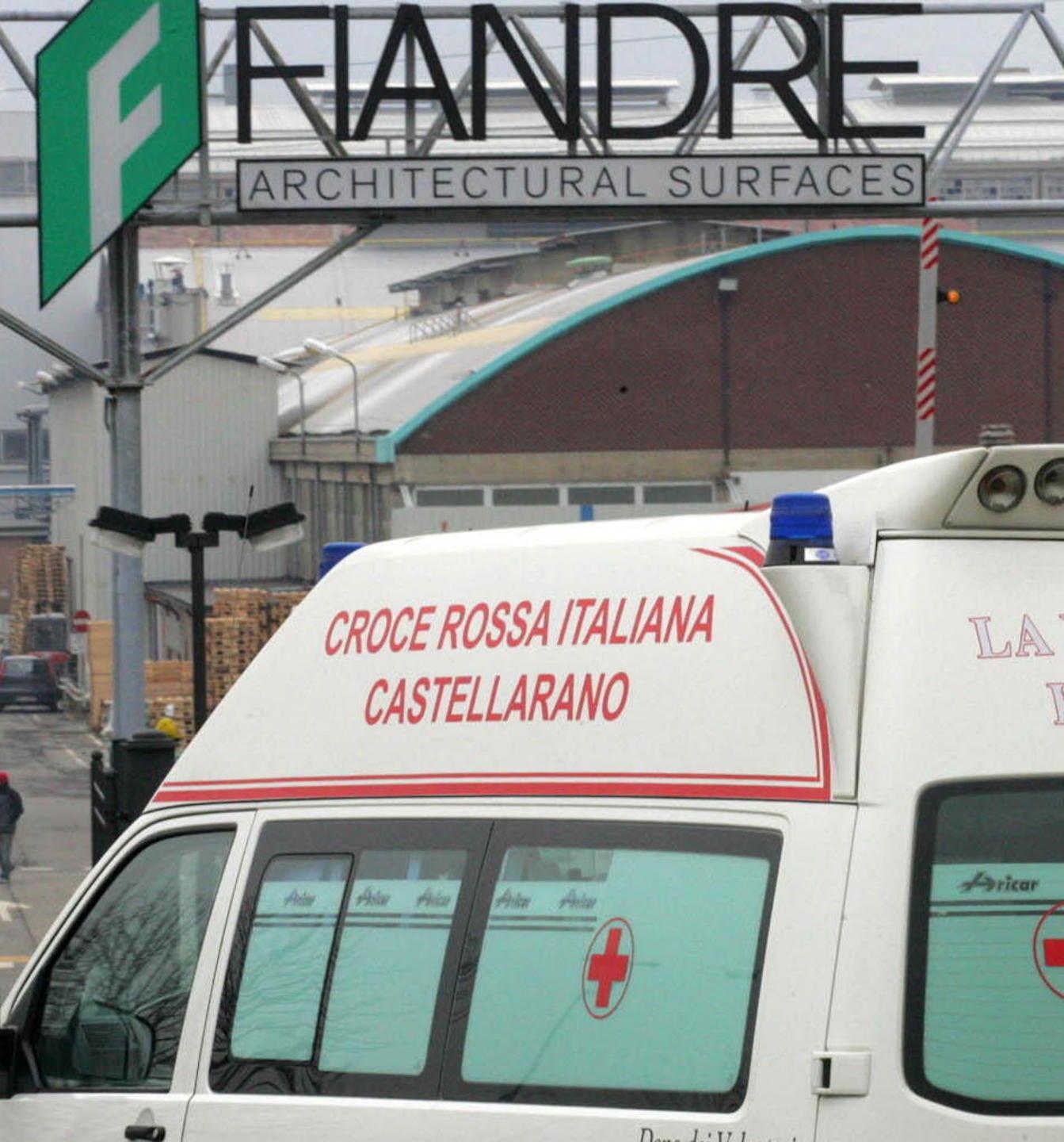 Castellarano, incidente sul lavoro alla GranitiFiandre: operaio ferito 