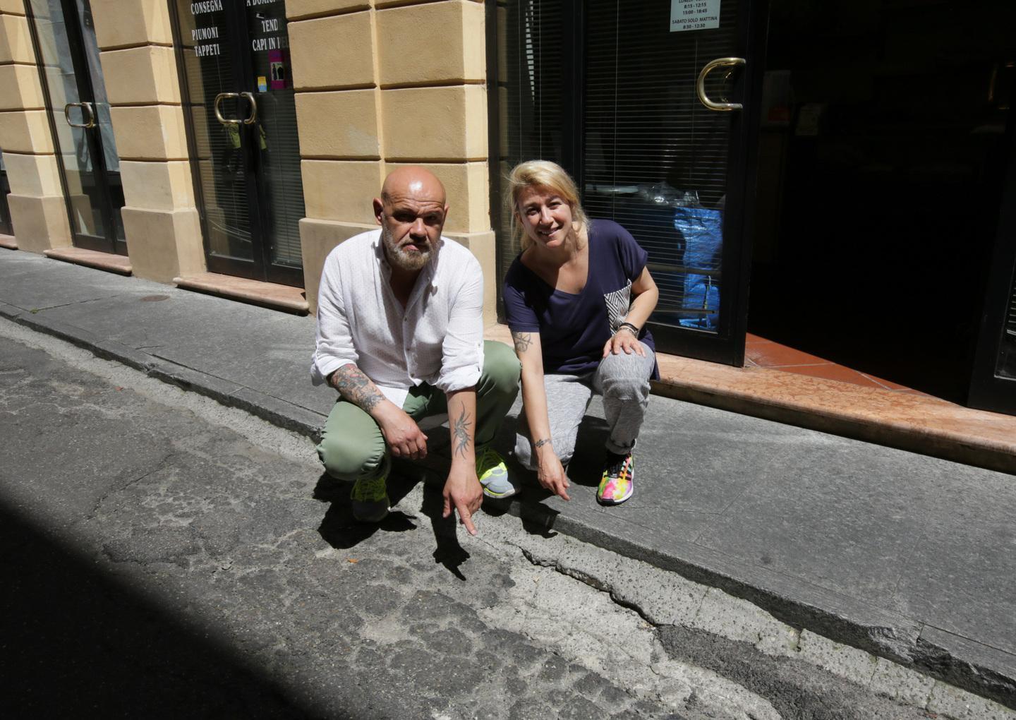 Nel cuore di Modena si fa slalom tra le buche 