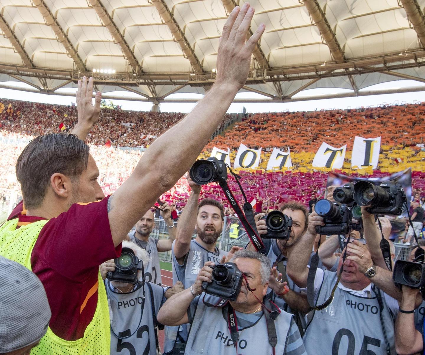 Lacrime ed emozioni: Totti è leggenda 