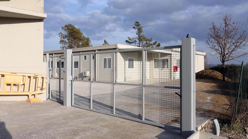 Addio alle lezioni nei container: via ai lavori per la nuova scuola