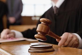 Modena, ricatto hard a un prete: condannate tre donne 