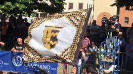 CENTINAIA DI FIGURANTI PER LE STRADE