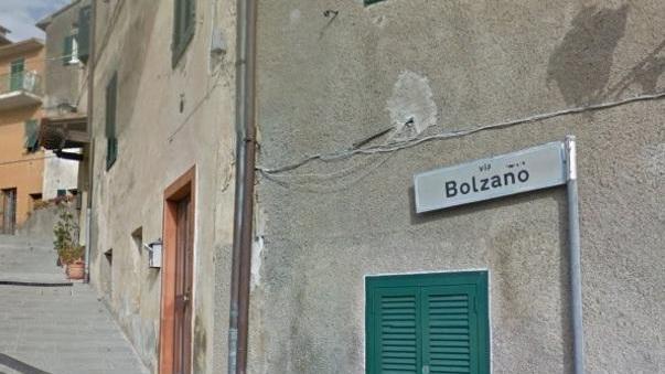 Asfalto a gruviera e colonia di topi