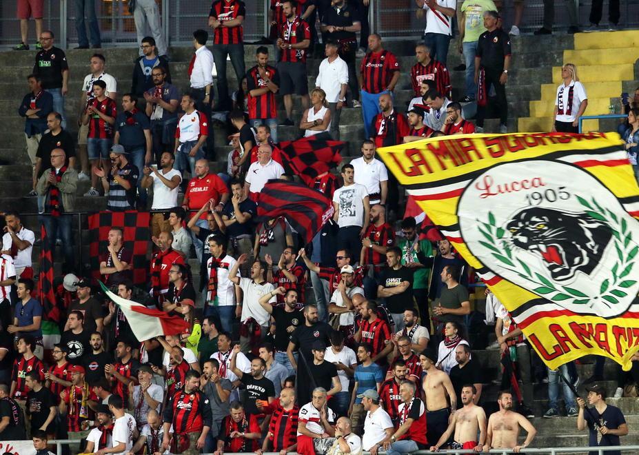 Lucchese, tifo in delirio Già pieni sette pullman  