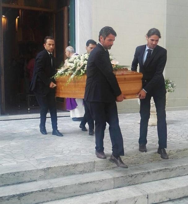 Ieri la messa per la preside La Pietra