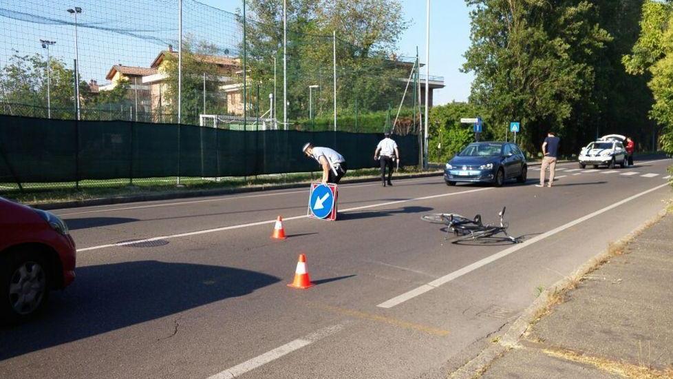 Via Pavia: 13enne in bici travolta mentre sta andando a scuola