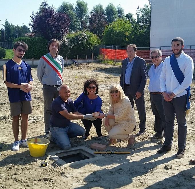 La prima pietra per la nuova palestra scolastica