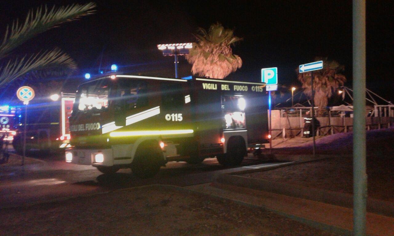 Quartu, distrutto da un incendio un chiosco bar al Poetto