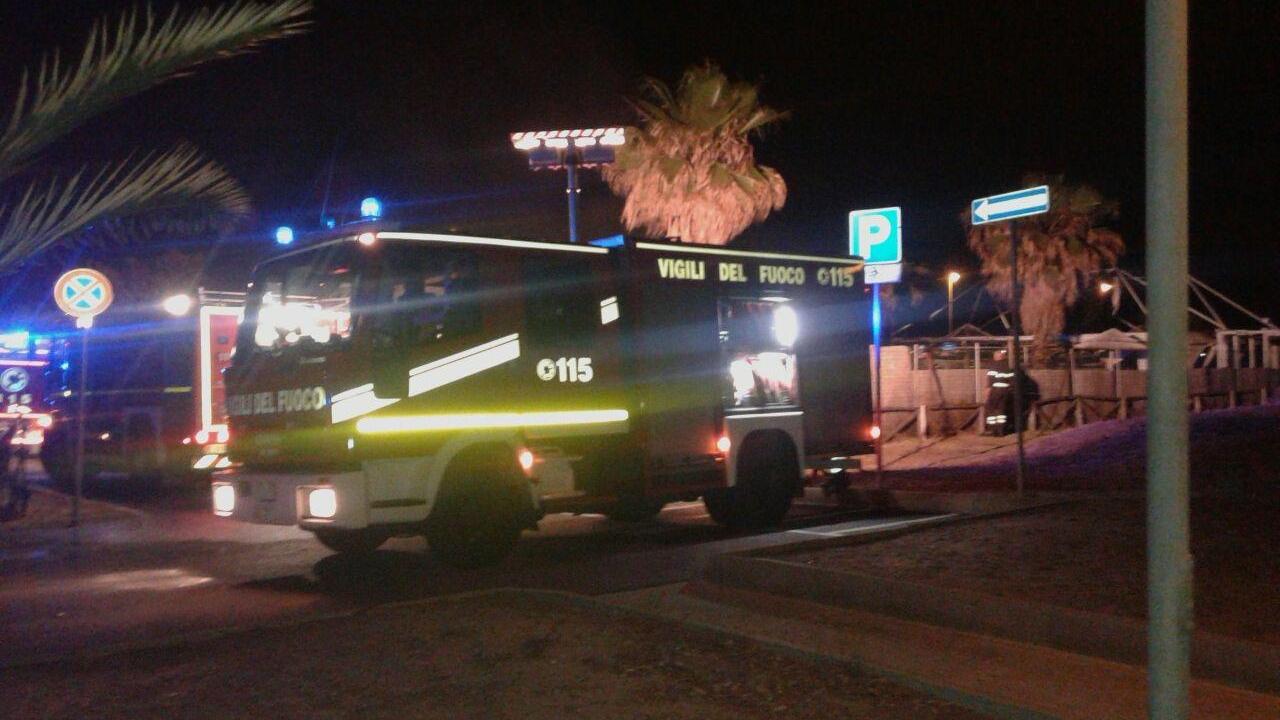 Quartu, distrutto da un incendio un chiosco bar al Poetto