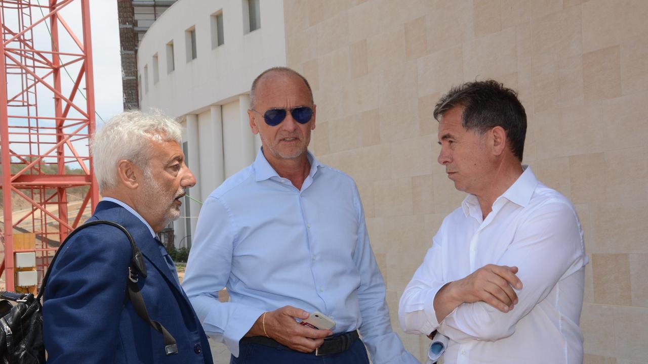 Il manager di Qfe Rispo con l'ex governatore Cappellacci e il sindaco di Olbia Nizzi