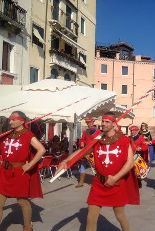 Il Comune sborsa 5mila euro: “liberi”  i costumi storici
