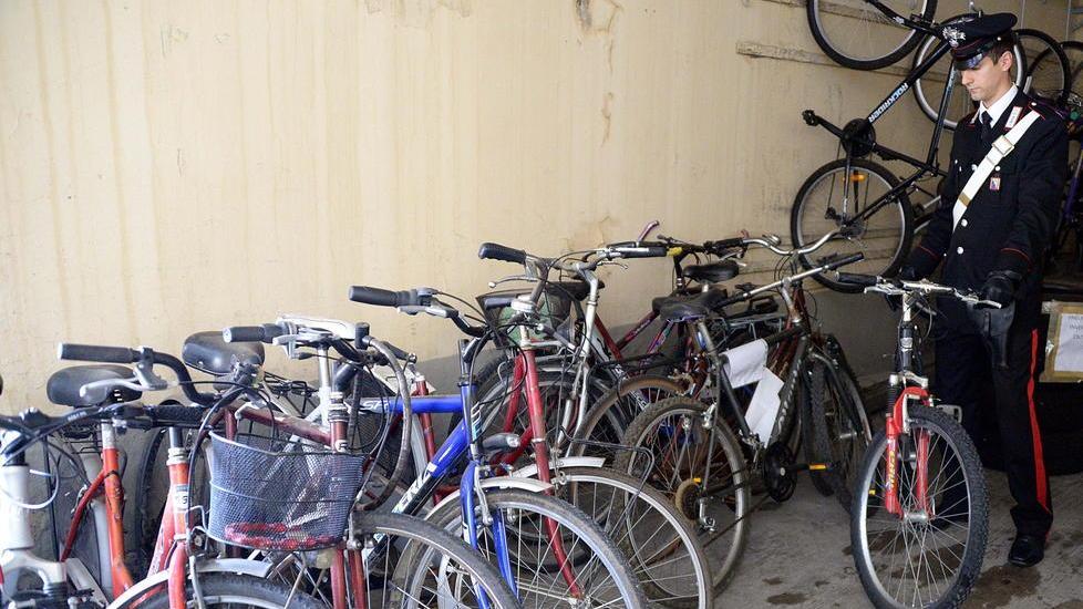 Studentessa fermata sulla bici rubata Scatta la denuncia