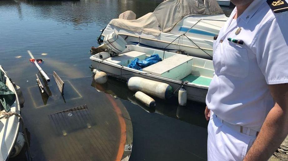 Recuperato un natante affondato