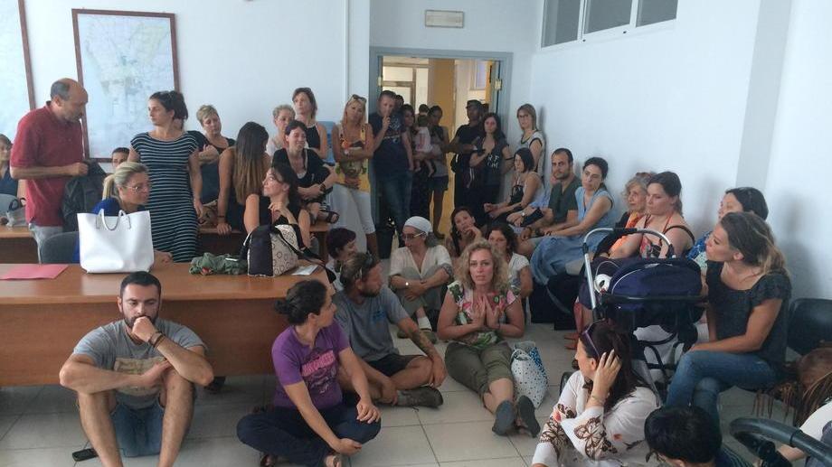 Vaccini, genitori in Comune «Lasciateci liberi di scegliere»