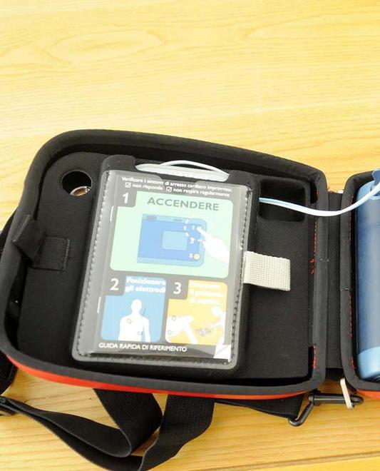 Dodici defibrillatori in regalo 