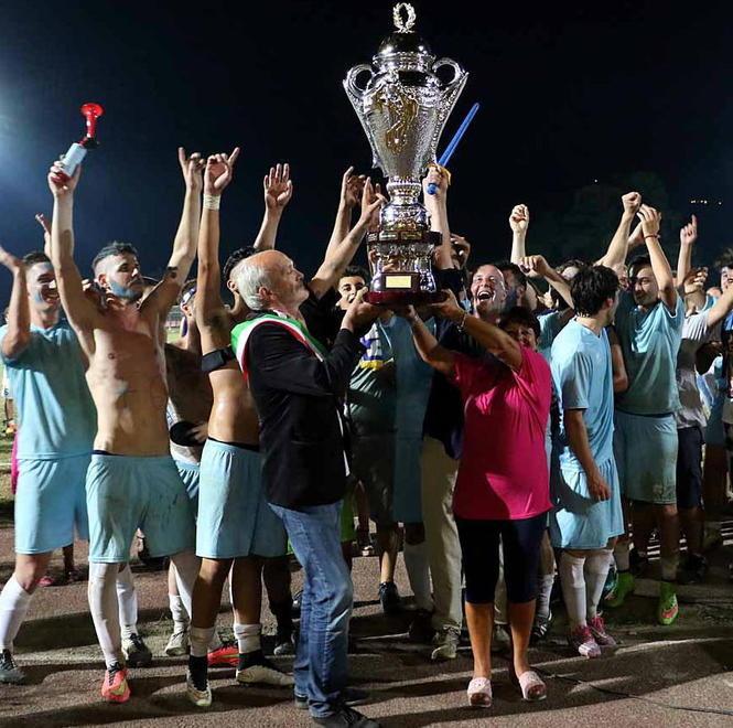 Frazioni, il calcio di inizio del torneo 