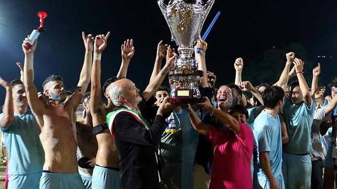 Frazioni, il calcio di inizio del torneo