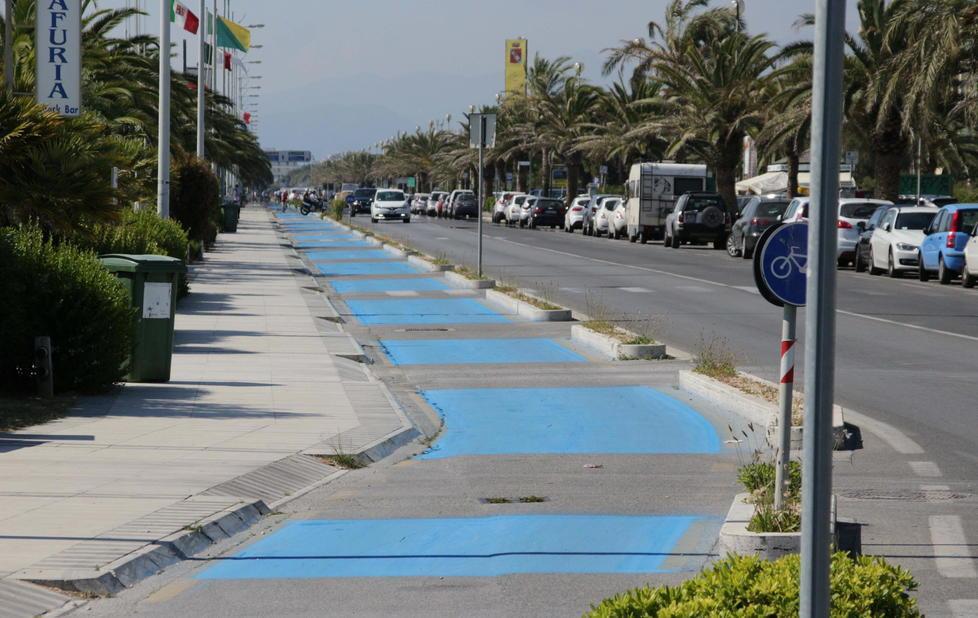 Ridipinta la ciclabile del Lido 