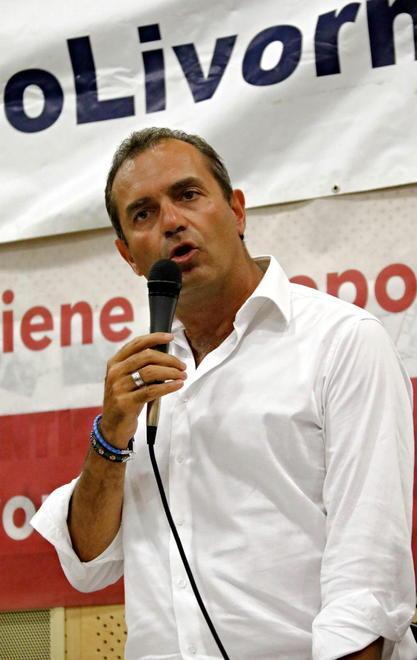 De Magistris arriva a sostenere la Rational 