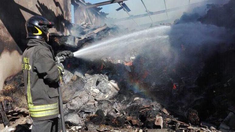 Borore, fienile distrutto da un incendio