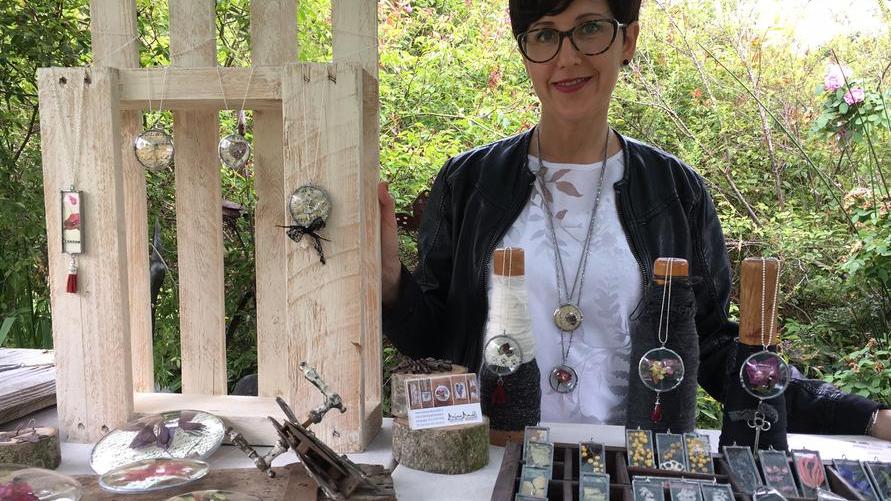 Modena, i gioielli di Barbara “frammenti di vita” incastonati a mano