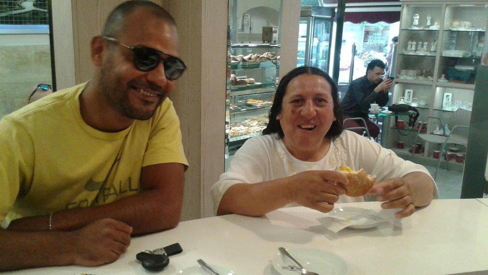 Donne chiuse in gabbia alla Lidl L’ex dipendente paga la colazione 