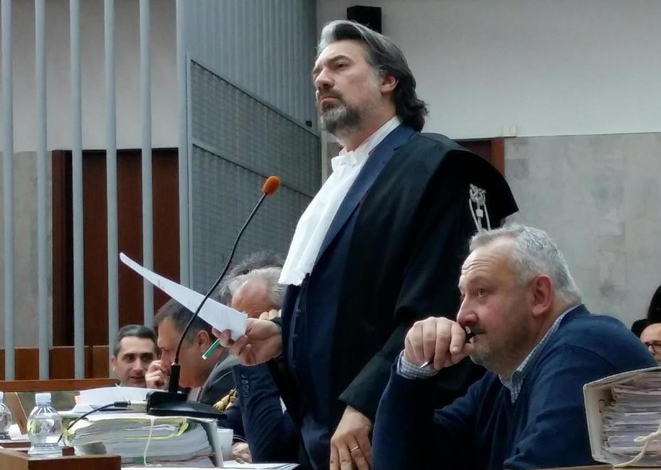 «La firma di Cavero sui certificati è falsa» 