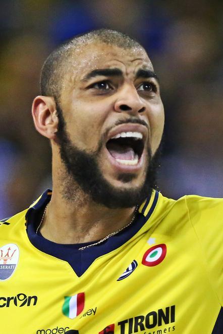 Ngapeth andò spontaneamente in Procura