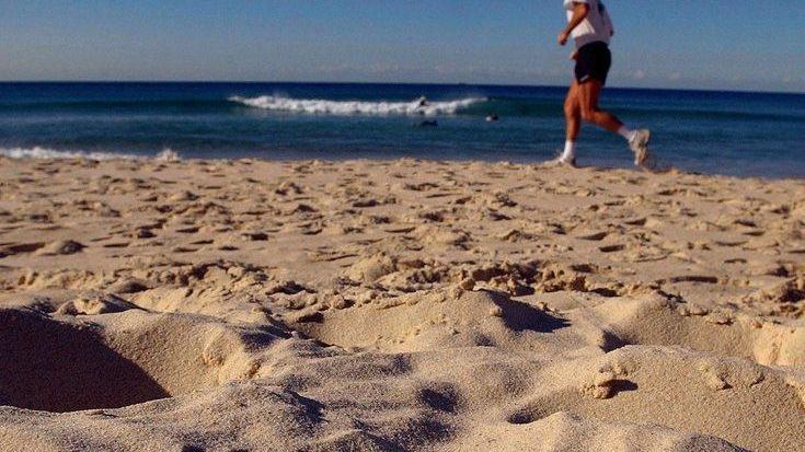 Sigaretta e ombrelloni: «No al fumo in spiaggia»