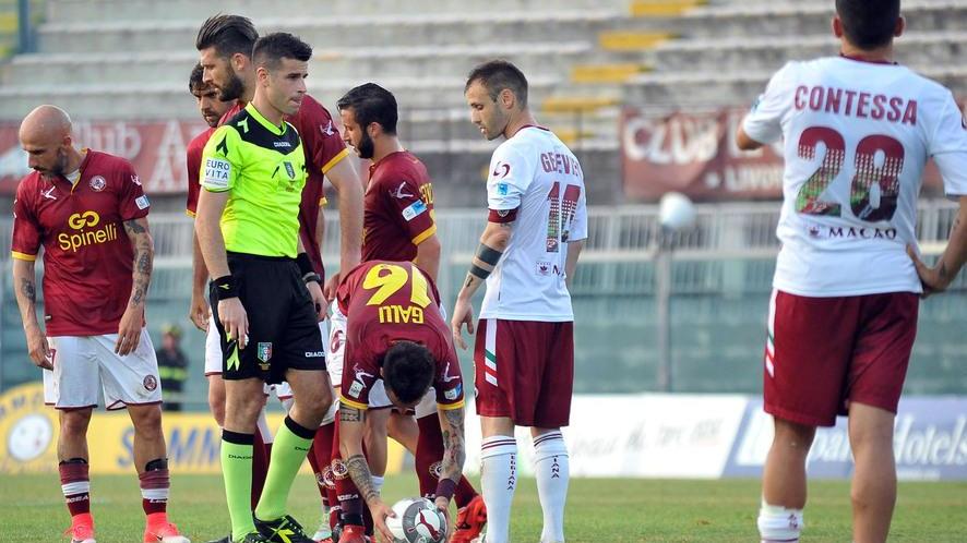 Livorno, polemiche per l ’arbitraggio del “pisano” Giua