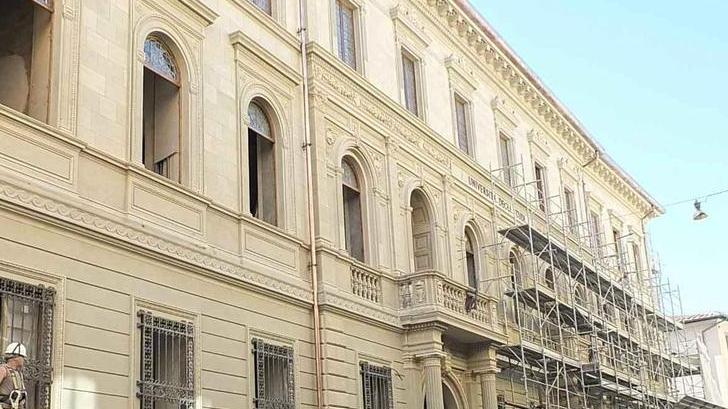 Torna visibile la facciata dello stabile