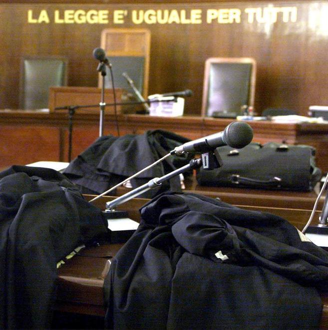 Bimbo morto in una comunità: psicologo e assistente a processo  