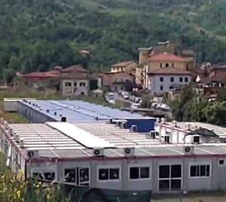 «Inagibili i container  che ospitano le scuole» 