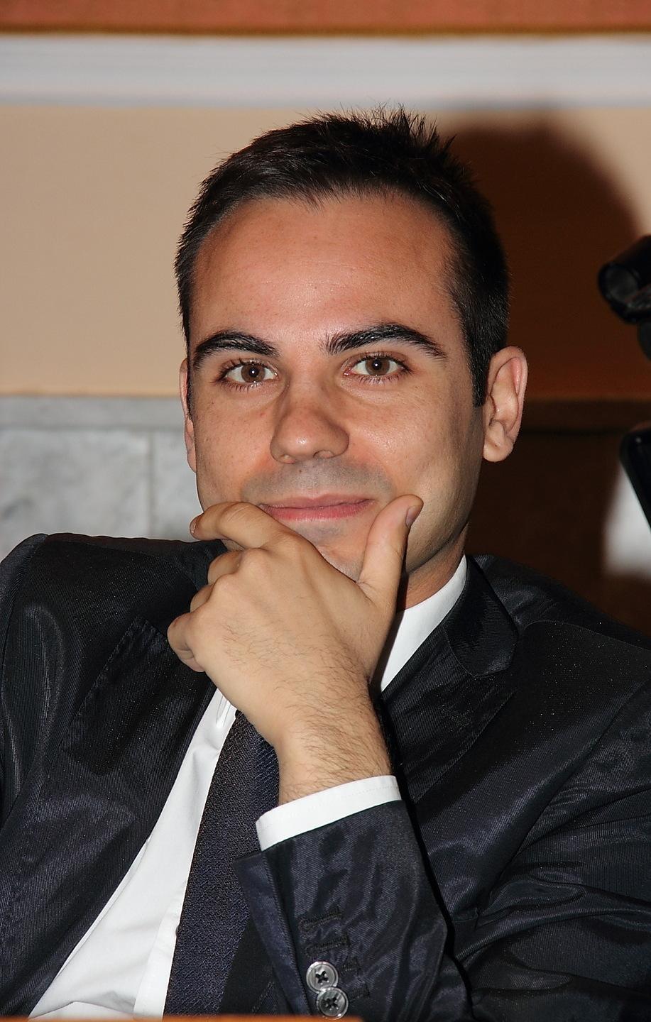 «Consiglio, gli “emigrati” si dimettano» 