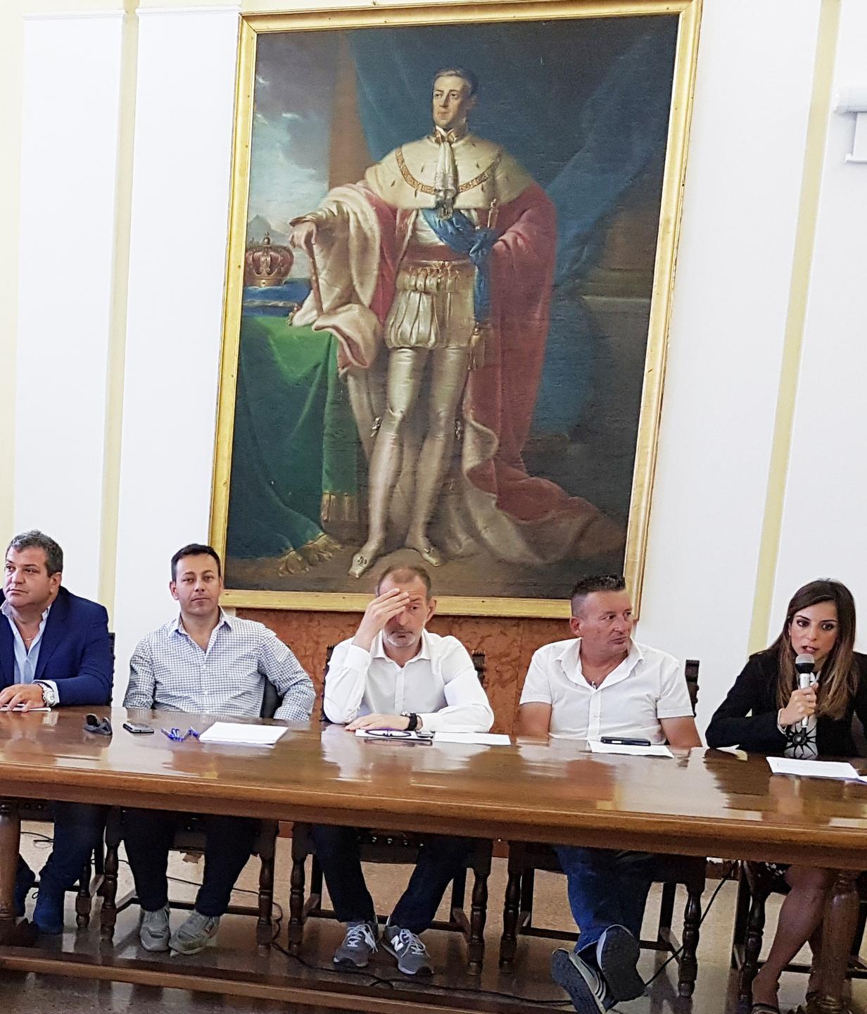 Le mamme e i politici in rivolta contro i tagli al “Paolo Dettori” 
