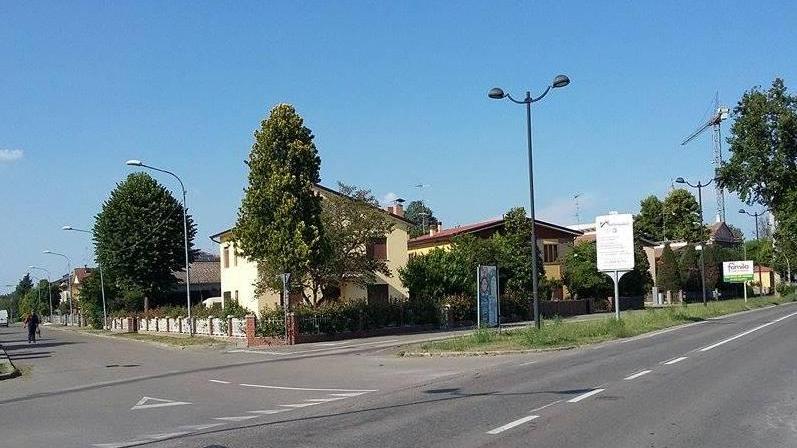 San Felice, armato sequestra la moglie e la figlia