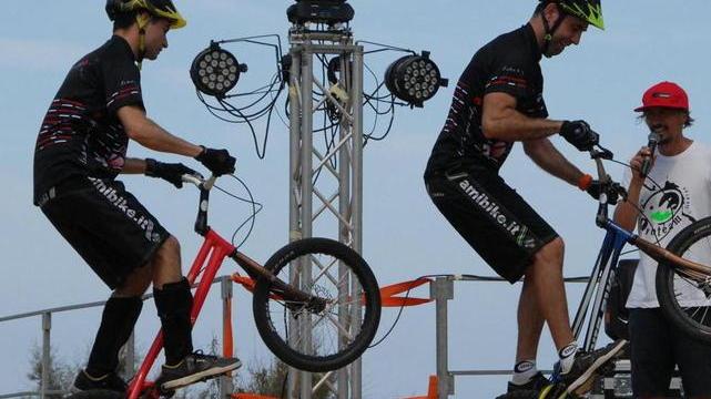 Grande spettacolo con l’Outdoor sports nel Golfo di Baratti