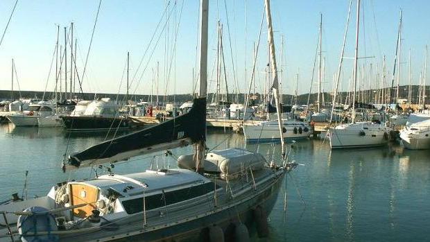 Pescatori “sfrattati”, guerra con il porto
