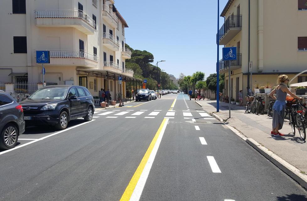 Sul lungomare il senso di marcia cambia senza avviso: caos e incidenti sfiorati