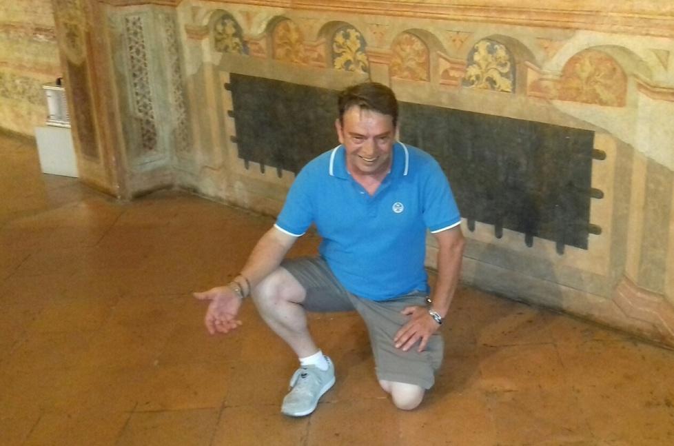 Maurizio, l’artigiano che fa brillare il Louvre 