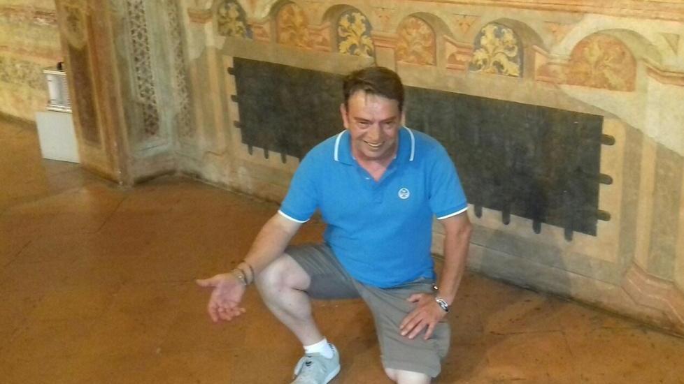 Maurizio, l’artigiano che fa brillare il Louvre