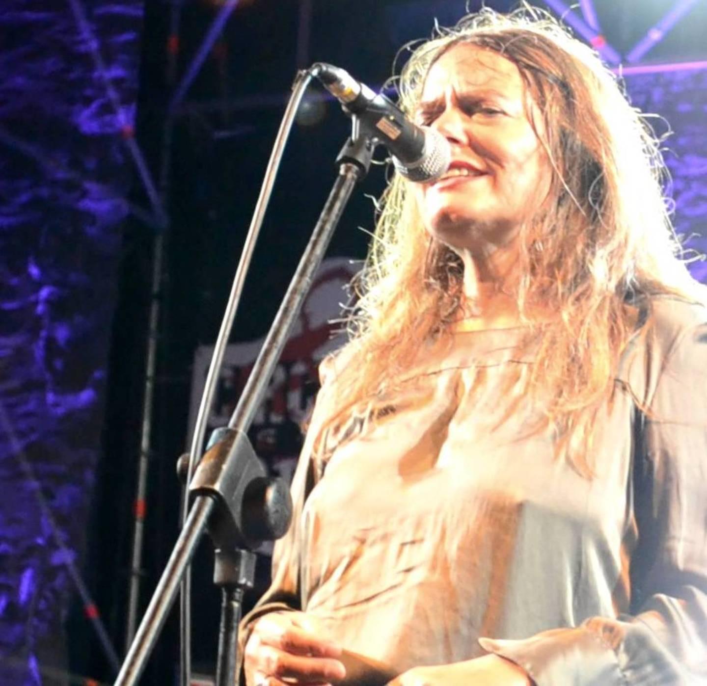 «Amo il punk ma non rinuncio alla mia poesia» 