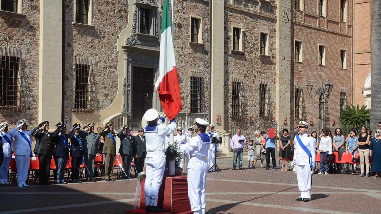 Il saluto e l’omaggio alla Repubblica