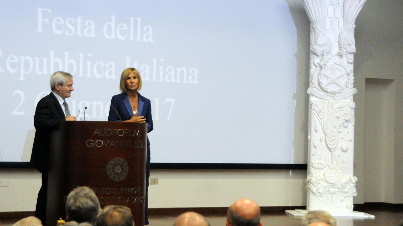 Il prefetto Parisi saluta la città il giorno della Festa