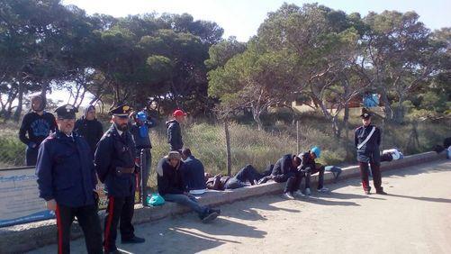 Migranti: altri tredici algerini sbarcano nel Sulcis 