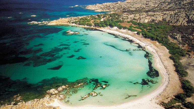 Getta l'ancora all'Asinara nel tratto di mare protetto: multato un francese