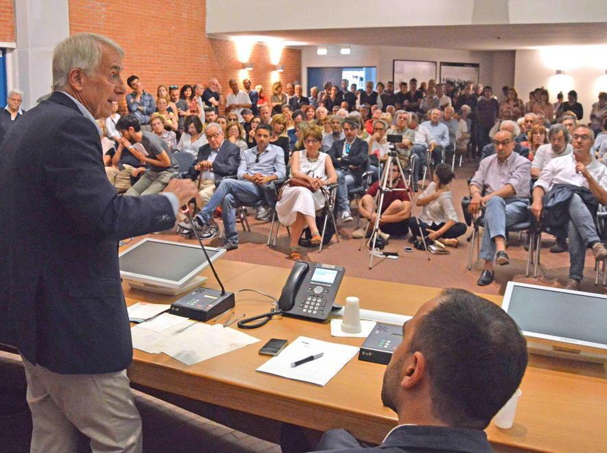 Pisapia vota Bertinelli «favoloso sindaco» 