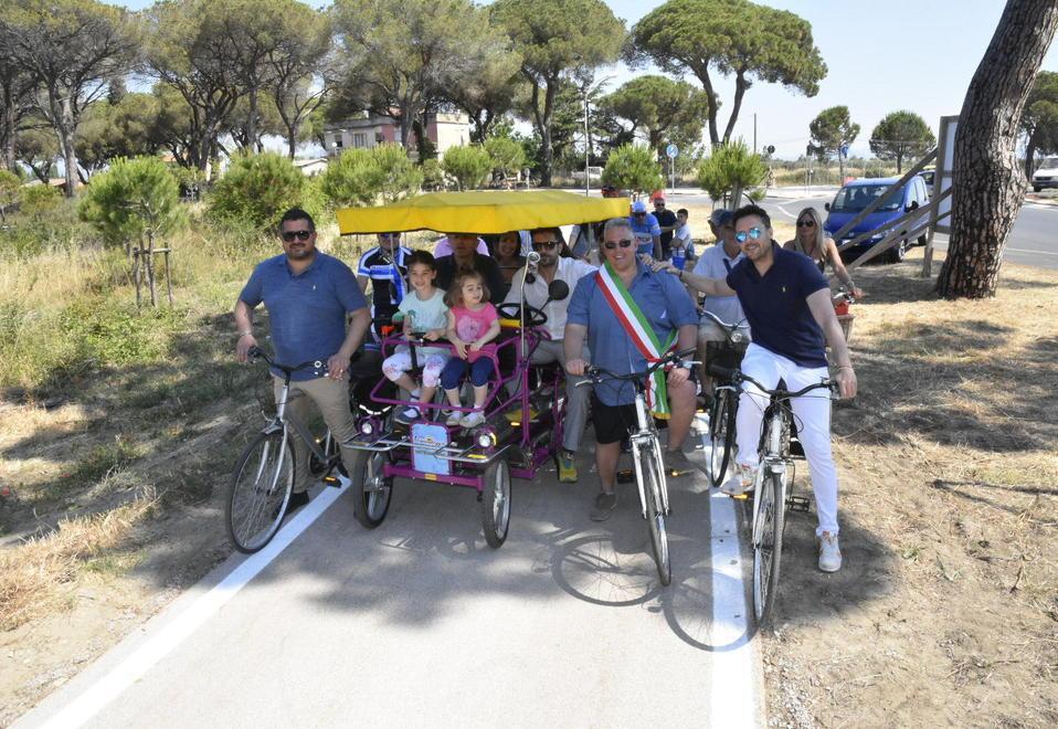 Inaugurata la pista ciclabile tra quattro strade e il paese