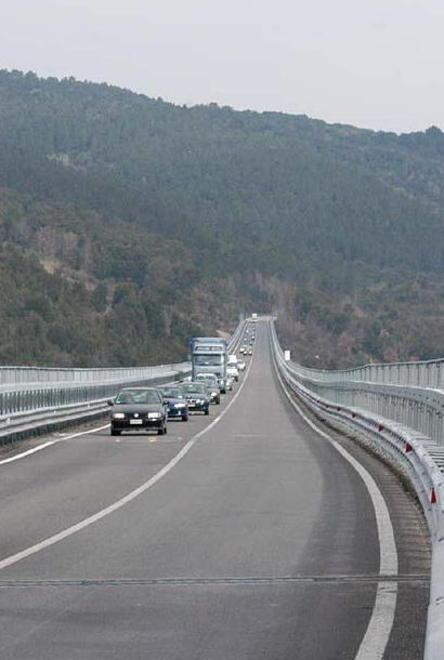 Tamponamento fra tre auto Otto km di coda al Petriolo
