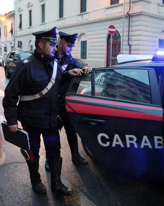 Preso dai carabinieri si finge minorenne